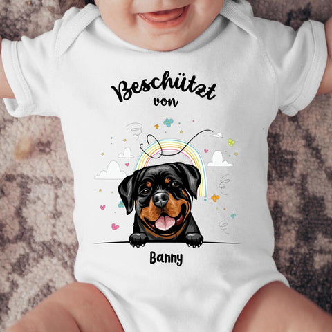 Beschützt von - Personalisierter Baby Body - Kurz - Hund & Katze