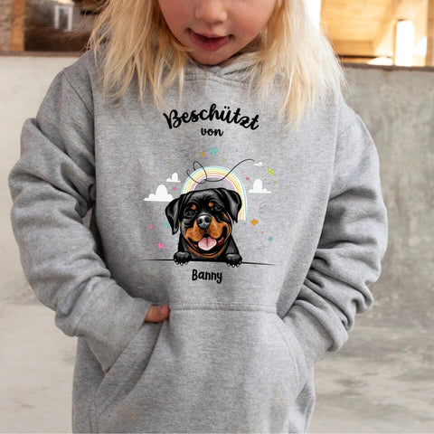 Beschützt von - Personalisierter Kinder Hoodie - Hund & Katze - farbig