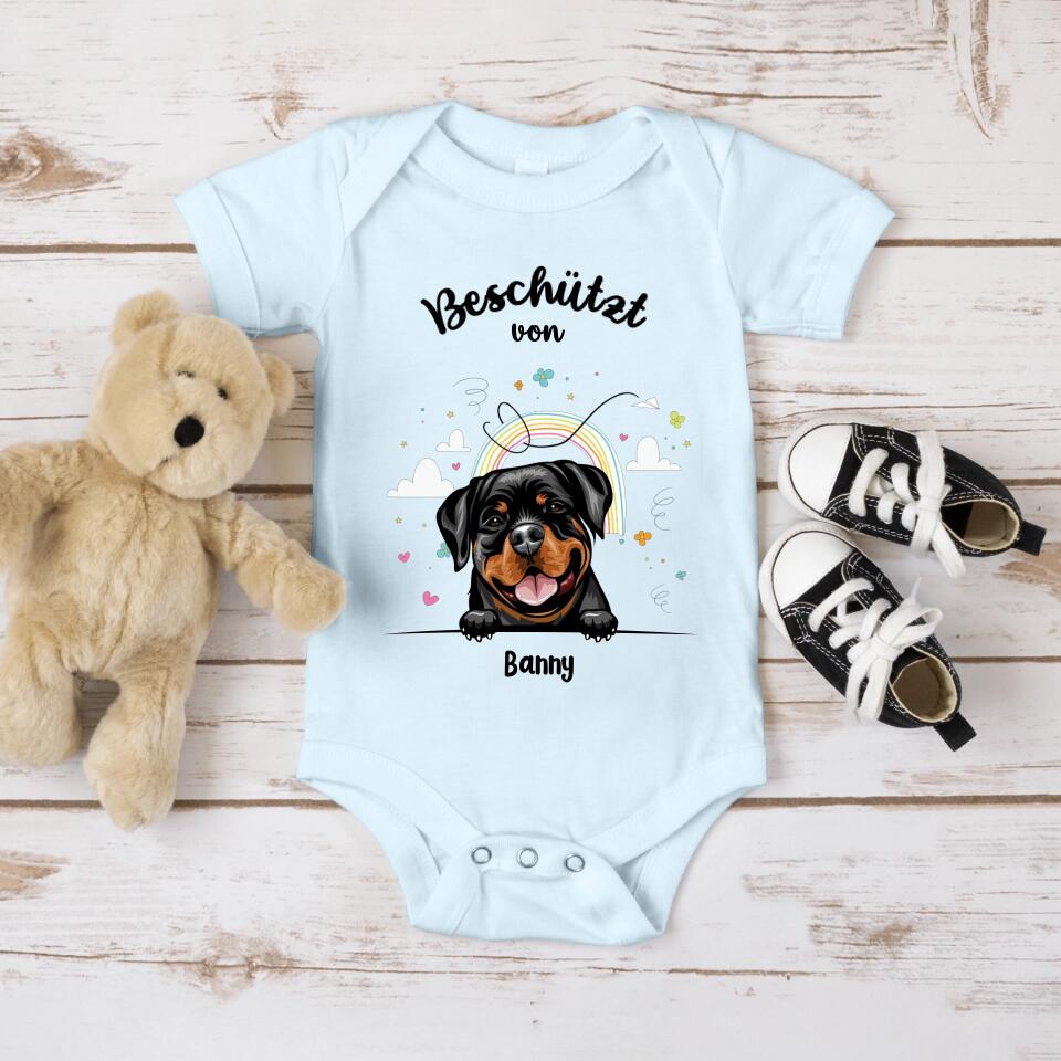 Beschützt von - Personalisierter Baby Body - Kurz - Hund & Katze