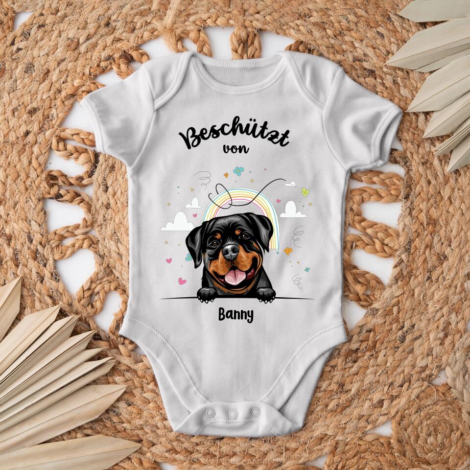 Beschützt von - Personalisierter Baby Body - Kurz - Hund & Katze