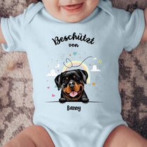 Beschützt von - Personalisierter Baby Body - Kurz - Hund & Katze