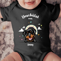Beschützt von - Personalisierter Baby Body - Kurz - Hund & Katze
