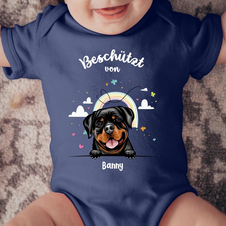 Beschützt von - Personalisierter Baby Body - Kurz - Hund & Katze