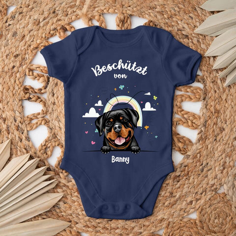 Beschützt von - Personalisierter Baby Body - Kurz - Hund & Katze