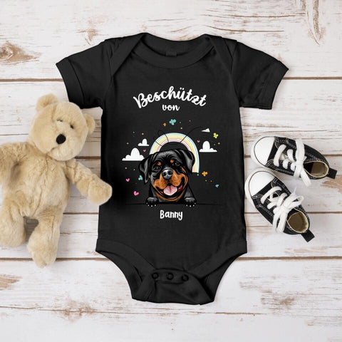 Beschützt von - Personalisierter Baby Body - Kurz - Hund & Katze