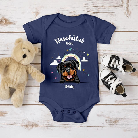 Beschützt von - Personalisierter Baby Body - Kurz - Hund & Katze